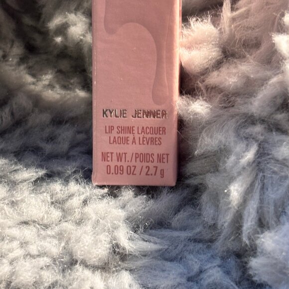 Kylie Cosmetics Lip Shine Lacquer #341 
A Whole Lewk
NIB - Picture 3 of 4